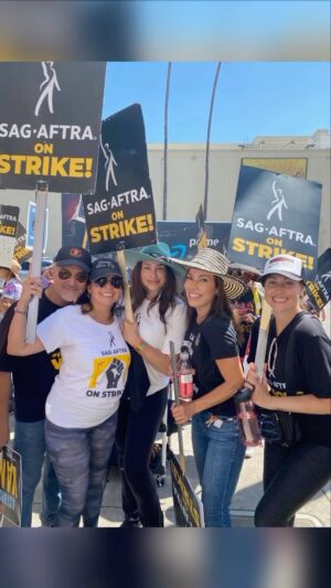 Iris Almario Instagram - Llego el sabor! The WGAW LATINX WRITERS COMMITTEE, the WGAE LATINE WRITERS SALON and the SAG-AFTRA NATIONAL LATINO COMMITTEE got together for our official bi-coastal joint picket! 🪧 @latinasactingup was also representing on the west coast! 💥 

I’m grateful to see so many friends come out & together  use our voice to stand up for fair wages & boundaries on AI. We’re latin so of course we sang & danced too. 🎶 💃🏻 

Let’s go #AMPTP! Let’s get back to the table & negotiate a better deal. We’re not going anywhere. 🎭📢#sagaftrastrong #wgastrong 

#fairwages #unionstrong #wgawest #sagaftrastrike #wgastrike #latinosbelike #latinosunidos #llegoelsabor