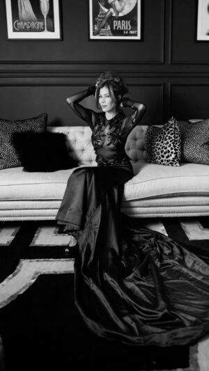 Iris Almario Instagram - “One is never over or under- dressed with a Little black dress.” 🖤 

Thanks for giving me an excuse to wear my gown again 
📸 @gregoryjmkasunich 

👗 🖤 José Manuel Burgos 

💄 💇🏻‍♀️ @lizziescissorhands 

#littleblackdress #blackgown #portraits_today #blackandwhitephotographylovers #boricua🇵🇷 #dressingup #blackdress🖤  #latinaactress #actrizlatina #pageantdress