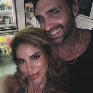 Irmak Ünal Instagram - Thank you all. Loads of love and amazing people around me. I m a lucky woman. ✨💋🤍 #iammyownexperimentiammyownworkofart