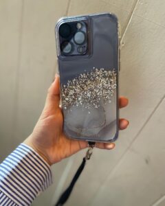 Iroha Yanagi Instagram - ・ よーやくiPhone14pro maxに📲 シネマティックモードに虜です。 動画撮るの楽しい〜 (遅いw) スマホのカメラクオリティーが すごすぎるぞ。 いったいこの先どこまで 進化しちゃうのか🫢 サイズが大きくなったし ケースも新調ˎˊ˗ 前回と同じく @unicasejp ちなみにストラップは別物！ ケースの内側に引っ掛けるだけ♡ あると超絶便利♪ 私よく落とすしさ。笑 ストラップにストライプシャツは なんだろうかoffice感。 休憩中☕︎じゃないよ🤫 まだ持ち慣れないサイズだけど 液晶大きくてお気に入り🤍 pro maxのおすすめ機能とかあれば 誰か教えてほしい〜.*˚ #unicase #スマホケース #ストラップ #iphone14promax