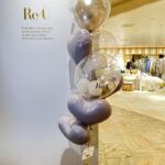 Iroha Yanagi Instagram - ・ 上野なつひちゃんがディレクターしてる @reu_beauty POP UP STOREに遊びにいってきました🤍｡*ﾟ 📍ISETAN Shinjyuku すべて冷蔵保存の生化粧品で どれも気になってたブランド。 スキンケア好きにはたまらなかった👏🏼 POP UP先行販売してた〝ヒト幹〟水光ニードル美容液は 天然マイクロニードルが入っててお肌の内部まで 幹細胞培養上清液を届けてくれるという 水光肌目指したい方必見の美容液も。 あたしはなつひちゃんにヒアリングしてもらったところ 乾燥で困ってるということ伝えるとブースターセラム美容液を おすすめしてもらいましたˎˊ˗ めぇたんお誘いありがとー☺️🎀 #reu #スキンケア #ヒト幹細胞 #美容液 #生化粧品
