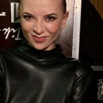 Iryna Soponaru Instagram – МОЯ НОВА УЛЮБЛЕНА СПРАВА…..

… відкривати для себе українські бренди ♥️
Я не втомлююсь повторювати, що українці найкращі і закликаю підтримувати українське🇺🇦
Мій новий лук від @laspilla_ua це любов з першого погляду 🧡
Виконано бездоганно і я почувалася в ньому, як королева 👑
Побачити і зацінити мій образ, ви зможете в ефірі Ліги Сміху, або на @laspilla_ua 
І памʼятайте, наш стан – це наша відповідальність, тому в цей непростий час, важливо тішити себе та підтримувати 🇺🇦