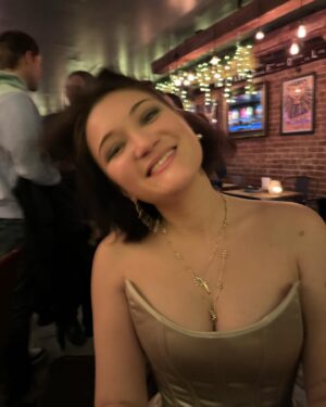 Isa Briones Instagram - what a week🌹
overwhelmed by the love and happiness I feel. i’m so grateful to feel like i’m where I belong, and with my family no less. love love love