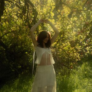 Isabel Gravitt Instagram - Here’s me frolicking in some grass!
Taken by the lovely @ronathann