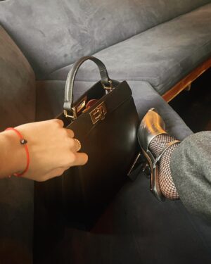 Isabel Burr Instagram - Una tarde con @fendi #fendipeekaboo