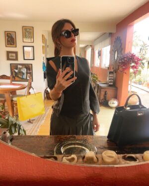 Isabel Burr Instagram - Una tarde con @fendi #fendipeekaboo