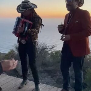 Isabel Burr Instagram - Ayer vimos “Welcome al Norte” y esta increíble!!! Ya casi se estrena ☺️ 14 septiembre en todos los cines.