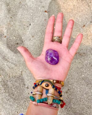 Isabel Burr Instagram - 2024 con colorcito siiiii 🌴🐚🌜🌛🦩