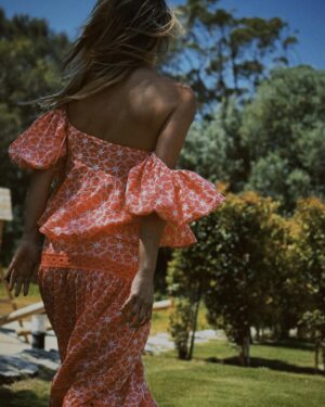 Isabel Figueira Instagram - Bom dia ✨Feel free✨

Dress @fracominaportugal