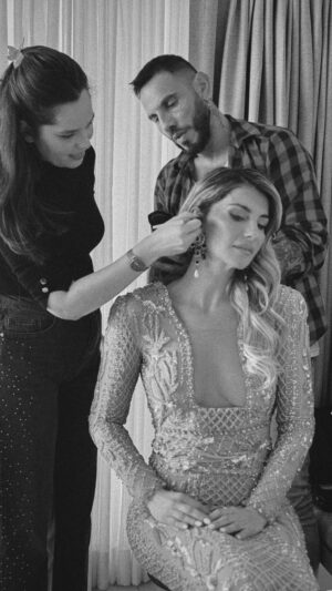 Isabel Figueira Instagram - Preparativos..quase quase pronta para a gala de Aniversário da @tvioficial ✨

Maquilhagem @ritavieira.makeup 
Cabelo @patrick_dias80 
Produção @gci_agency 

Esperem pelo vestido… by @giorodriguesofficial