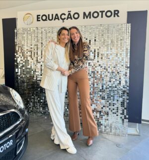 Isabel Figueira Instagram - Ola a todos hoje vim até á @equacaomotor no Porto trocar 3 anos depois o meu carro. 
Um stand de confiança que me ajuda a tratar de tudo sem ter que me preocupar com nada. Obrigada mais uma vez e com certeza até uma próxima. Fica aqui uma dica de um stand sério onde podem trocar o vosso carro e confiar no processo de troca. Bjs a todos e um dia feliz ✨✨✨