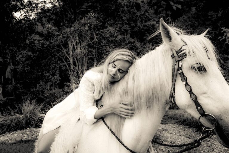 Isabel Lucas Instagram - My sister and I watched an unreal amount of horse movies growing up. All the classics; National Velvet, The Silver Brumby, The horse Whisperer, The Black Stallion, Pharlap, Spirit, The Man From Snowy River, the list goes on. I’ve been following the powerful work of @kindfarmhorserescue. They’re a small, local (to me) organisation that re-homes horses in risk of slaughter, like older mistreated horses and ex-racehorses. It’s moving to witness the evolution and healing, the light returning in their eyes and even their trust, playfulness restored when they find their a safe and healthy home. It reminds me of another childhood film; Black Beauty. You can support them here @kindfarmhorserescue Pictures from a few years back by @arterium with horses from @theranchbyronbay for ‘Sisters of Substance'. Bless you @arterium #thekindfarm #horsehealing #healinghorses