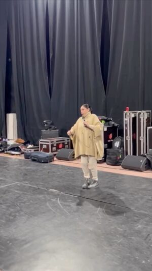 Isabel Pantoja Instagram - 48h BARCELONA NOS VEMOS 🙏🏼
30 DICIEMBRE PALAU SANT JORDI 👏🏻💃🏽
@entrees.es 🎟️