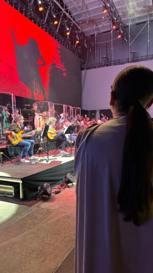 Isabel Pantoja Instagram - Por eso aún estoy en el lugar de siempre, en la misma ciudad y con la misma gente.
SEVILLA MAÑANA VAMOS A DISFRUTARLO 🙏🏼❤️