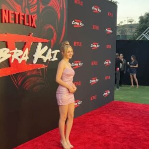 Isabella Crovetti Instagram - Tyy @netflix ! Missed @tannerbuchananofficial 🤧🥋❤️ @cobrakaiseries 

#netflix #premiere #redcarpet #carpet #photos #pose #dress #glam #cobrakai #show #tv #actress #premier