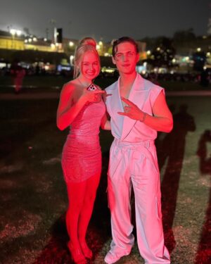 Isabella Crovetti Instagram - Tyy @netflix ! Missed @tannerbuchananofficial 🤧🥋❤️ @cobrakaiseries 

#netflix #premiere #redcarpet #carpet #photos #pose #dress #glam #cobrakai #show #tv #actress #premier