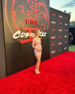 Isabella Crovetti Instagram - Tyy @netflix ! Missed @tannerbuchananofficial 🤧🥋❤️ @cobrakaiseries 

#netflix #premiere #redcarpet #carpet #photos #pose #dress #glam #cobrakai #show #tv #actress #premier