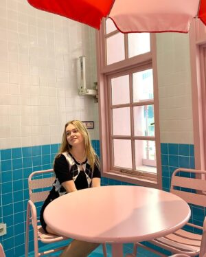 Isabella Crovetti Instagram - I know I’m late but thank you guys for over 100k🥺❤️
••••••••••
#korea #koreacafe #koreancafe #seoul #pinkpoolcafe #poolcafe #stylenanda #stylenadapinkpoolcafe #poolcafe