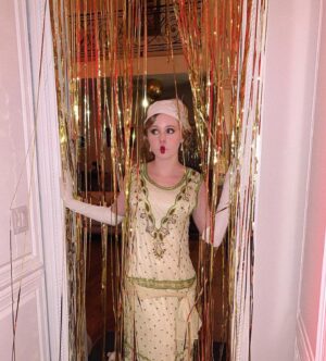 Isabella Crovetti Instagram - More 1920s getup👯‍♀️✨ @hesallthatmovie @netflix 
•
•
•
#hesallthat #hesallthatnetflix #brinkweller #brinhesallthat #1920s #vintage #fashion #dressup #costume #flapper #roaring20s