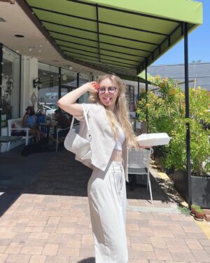 Isabella Crovetti Instagram - Left oversss🥗✨🌱

#food #leftovers #lunch #cafe #la #outfits #aestheticoutfits #aesthetic #fit #outfit #outfitinspiration #outfitinspo #blonde #blondehair #sun #sunlight #sunny #sunnyday