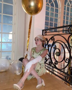 Isabella Crovetti Instagram - Roaring 20s👯‍♀️✨I was actually in the Great Gadsby movie for a second so now I can actually dress like it. I also took these pictures while they were still filming🙈 @hesallthatmovie 
•
•
•
#hesallthat #hesallthatnetflix #netflix #1920s #costume #dressup #oldfashioned #vintage #roaring20s #greatgatsby