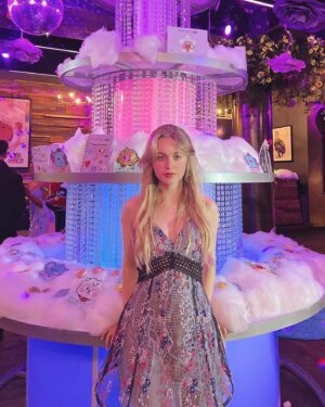 Isabella Crovetti Instagram - BEST NIGHT at @thecremeshop new BT21 BABY line party!!💐🧁🌸🍡🌈I’m such a sucker for it!!!THANK YOU GUYS LOVE YOU SM!! 

#BTS #crème #cremeshop #party #premier #premierparty #army #bts #makeup #bt21 #kpop
