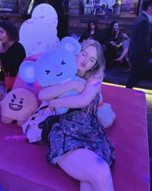 Isabella Crovetti Instagram - BEST NIGHT at @thecremeshop new BT21 BABY line party!!💐🧁🌸🍡🌈I’m such a sucker for it!!!THANK YOU GUYS LOVE YOU SM!! 

#BTS #crème #cremeshop #party #premier #premierparty #army #bts #makeup #bt21 #kpop