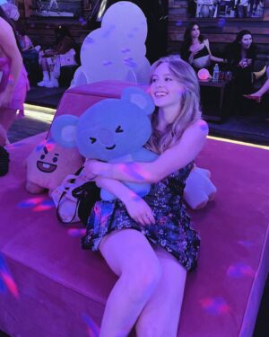 Isabella Crovetti Instagram - BEST NIGHT at @thecremeshop new BT21 BABY line party!!💐🧁🌸🍡🌈I’m such a sucker for it!!!THANK YOU GUYS LOVE YOU SM!! 

#BTS #crème #cremeshop #party #premier #premierparty #army #bts #makeup #bt21 #kpop