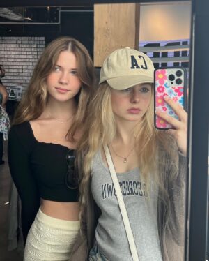 Isabella Crovetti Instagram - The Blonde & Brunette Cousins 

#graduation #grad #cousin #cousins #fam #family #cuz #blonde #brunette #blondeandbrunette