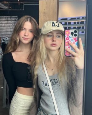 Isabella Crovetti Instagram - The Blonde & Brunette Cousins 

#graduation #grad #cousin #cousins #fam #family #cuz #blonde #brunette #blondeandbrunette