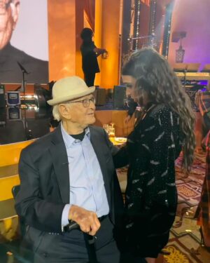 Isabella Gómez Instagram - Celebrating our boy’s 100th birthday in the best company possible. The dreamiest of nights ✨🖤