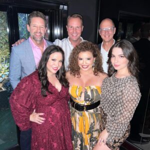 Isabella Gómez Instagram - Mini ODAAT reunion for our girl’s 50th!!! 
Happiest of birthdays, mami. Being in the same room as you is always a delight, but a room full of people celebrating your incredible existence is even better. Te amo, te amo, te amo! ❤️‍🔥