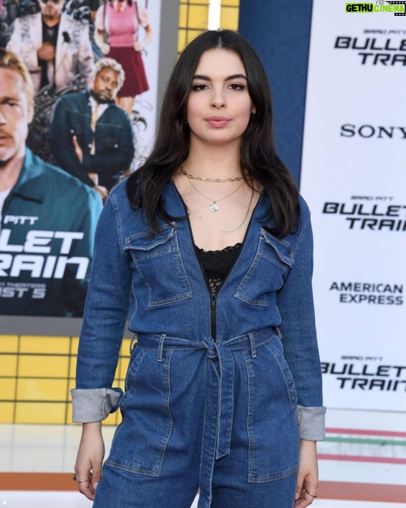 Isabella Gómez Instagram - I put my mom in the same room as Brad Pitt, which basically means I won the Best Daughter Olympics 🤷🏻‍♀️ @bullettrainmovie @sonypictures 🚄