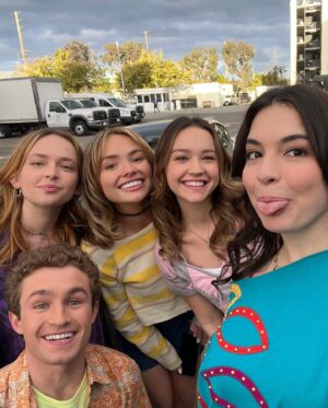 Isabella Gómez Instagram - Walking into #TheGoldbergs on their 10th season was intimidating right up until the point where I stepped foot on set. The all encompassing camaraderie and love was palpable and I was immediately made part of the family. To say that’s rare in this industry is an understatement. 

I feel so lucky to have gotten to play in 1980 something Jenkintown and even more so to have gotten to know the incredible cast and crew that has been in our living rooms for the past decade.

Most of all, I am so thankful to know and have gotten to work alongside @seangiambrone. They broke the mold when they made this dude; he is the sweetest, most genuine, hardest working guy and my most favorite love interest I’ve ever had. (I know you’re not supposed to pick favorites, but if you know Sean, you understand. He kinda shouldn’t even be allowed to be in the competition, it’s pretty unfair.) 

See you all tonight for one last episode, Goldnerds!

XOXO,

Your Carmen 💛