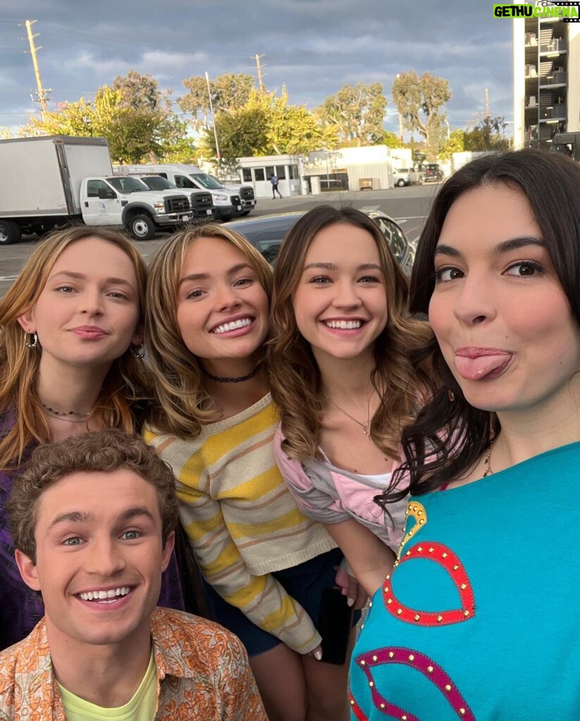 Isabella Gómez Instagram - Walking into #TheGoldbergs on their 10th season was intimidating right up until the point where I stepped foot on set. The all encompassing camaraderie and love was palpable and I was immediately made part of the family. To say that’s rare in this industry is an understatement. I feel so lucky to have gotten to play in 1980 something Jenkintown and even more so to have gotten to know the incredible cast and crew that has been in our living rooms for the past decade. Most of all, I am so thankful to know and have gotten to work alongside @seangiambrone. They broke the mold when they made this dude; he is the sweetest, most genuine, hardest working guy and my most favorite love interest I’ve ever had. (I know you’re not supposed to pick favorites, but if you know Sean, you understand. He kinda shouldn’t even be allowed to be in the competition, it’s pretty unfair.) See you all tonight for one last episode, Goldnerds! XOXO, Your Carmen 💛