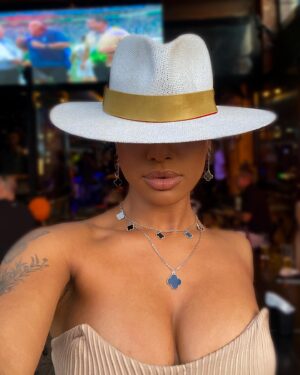 Isadora Salles Instagram - Outra frequência 😮‍💨🤞🏾🤞🏾