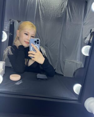 Isak Woo Instagram - In Manila🇵🇭🖤💖
 #BLACKPINK #bornpink #worldtour 
 #ygx