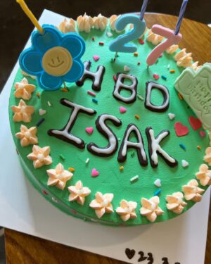 Isak Woo Instagram - 행복했다 HBD 

너무 많은 축하와 사랑을 받은 행복한 생일이였어요!! 다시한번 
축하해주신 모든 분들 감사드립니다!! 사랑해요우😙💚알라뷰
#970302 #happy #isak #day #🥝 #💚