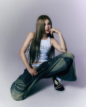 Isak Woo Instagram - NEW✨

💇🏼‍♀️ @hair_sora918 
💄 @e.nung.e 
👗 @styledbycherinara 
📸 @backintheriver 

#ygx #isak