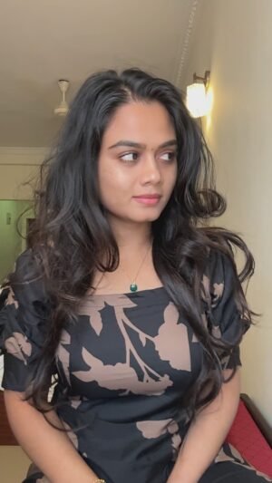Ishwarya Ravichandran Instagram - Mandhira kaara maaya mandhira kaara…….❤️❤️❤️Sunday vibes 💃
.
.
.
.
.#slomotion#sundayvibes #reels