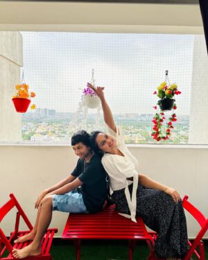 Ishwarya Ravichandran Instagram - Happy birthday nithimaa @nithxox_ ,my dad ,my everything,when I am feeling down I see your face and smile I forgot my all problems. I promise you I will be there always till my last breath you are only my happiness❤️🌎🫂💋 u r the best brother d mailuuu😘😘😘😘🫂love u sooo much ❤️