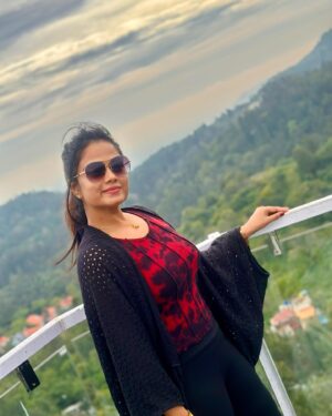Ishwarya Ravichandran Instagram - If you’re burnt out and struggling ,
you don’t need a more productivity 
what do you really need is a break❤️🦋🫶🏻