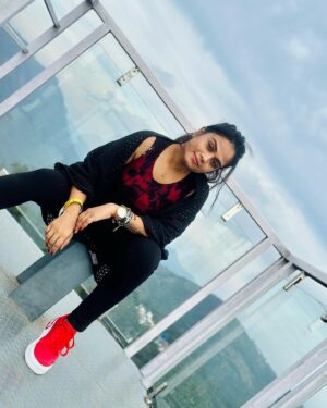 Ishwarya Ravichandran Instagram - If you’re burnt out and struggling ,
you don’t need a more productivity 
what do you really need is a break❤️🦋🫶🏻