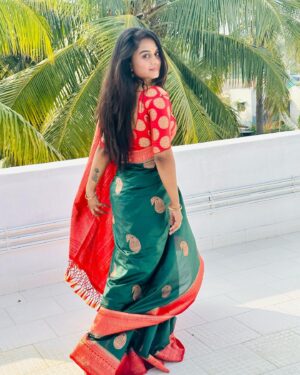 Ishwarya Ravichandran Instagram - Happy diwali 🪔 🎉🎊💣🧨🕯️
.
.
.
.
.#diwlaiiiiiiii😍😍🎉🎁💥🎊✨💫#fest #native #festivetime #tredistional