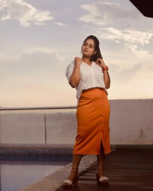 Ishwarya Ravichandran Instagram - 🤍🧡🤍🧡…. Peace 
.
.
.
.📸: @praveen_tamilselvan