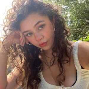 Isis Hainsworth Instagram - 🫠