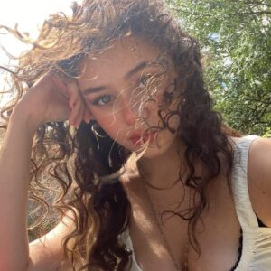 Isis Hainsworth Instagram - 🫠