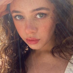 Isis Hainsworth Instagram - 🫠
