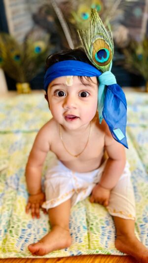 Iswarya Prabakar Instagram - My Cutie, Naughty, Smarty Krishna 💚
I know it’s not Krishna Jayanthi yet but KALKI is in the perfect crawl phase where I couldn’t resist making this video 🥰
•
Thank you @lovevery for the beautiful crawling tunnel… My baby LOVESSSSS it..! Even I would love to shrink and fit in sometimes 😉
•
In whatever spare time I get in this #newmomlife I Loved editing this video 💙💚💜🤍
Products used
@lovevery nap Mat
#lovevery play cloth tied to head