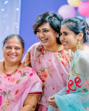 Iswarya Prabakar Instagram - •••• 1 year with KALKI ••••
This was the fastest at the same time slowest year of my life 💞 
There were moments which I wish I could freeze & replay forever & moments which I so badly wanted to push forward (all new parents can relate)
•••KALKI my love I ain’t gonna be diplomatic & say “Thank you for choosing us as your parents” 
YOU for sure tested us to our max 🤪 but brought the best out of us!
YOU tested our limits & made us build better !
I never knew I had this much potential & could accomplish these many tasks all at once..
YOU for sure made our lives more colorful like the rainbow 🌈(hence the rainbow 1st birthday theme) & get ready for one Joyful ✨ Fun filled ✨ Crazy ride called Life with US…
You will fall & get back up again in life  just like how you are practicing walking now….but always remember Amma Appa got your back 🤗🥰….
Cheers to the truck load of memories 🥂 and million trucks more to come..!!!!
LOVE YOU KALKI PRAYA 🌈✨💞
•
Birthday moments beautifully captured by @cocoonmedia.us @photokkari ✨